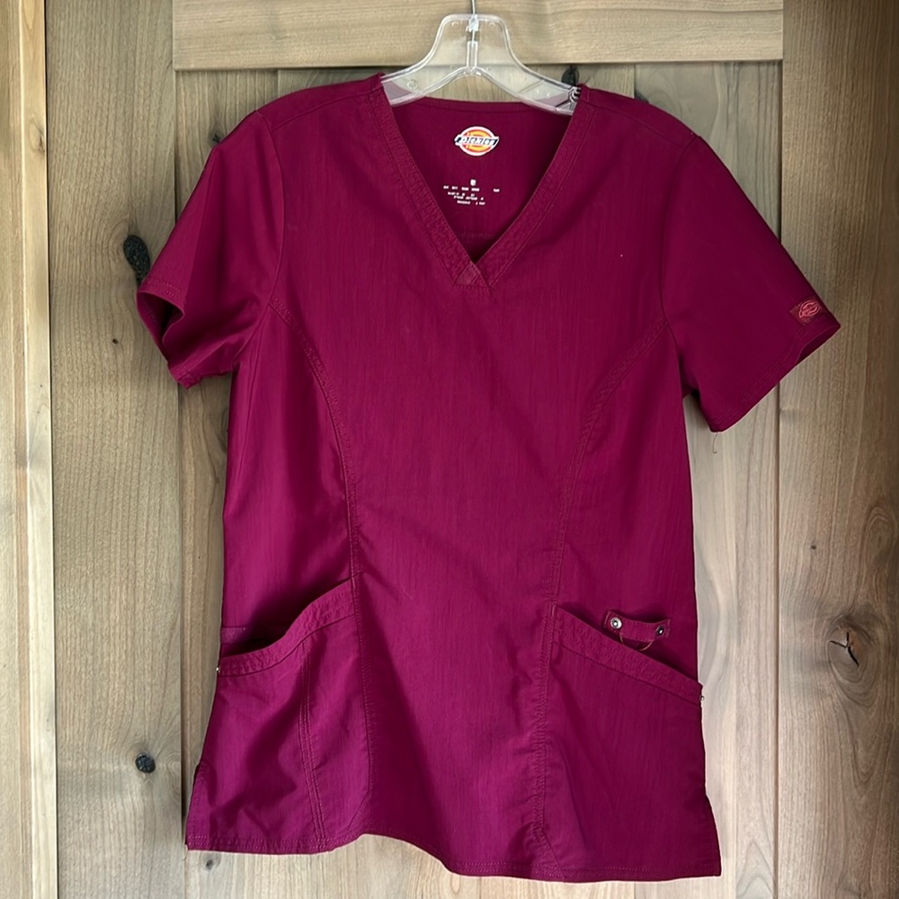 Dickies women’s scrub top